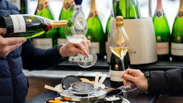 Champagner und feine Speisen in Lech am Arlberg.